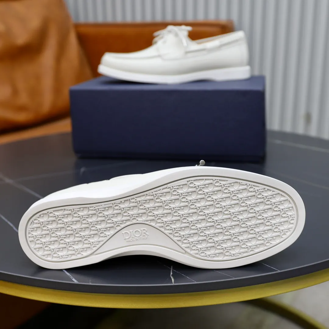 Ex-factory price: 540🙅‍♂️🙅‍♂️🙅‍♂️ Brand: Dior DIOR Standard code: Men's code 38/44 (45 can be customized) Grade: Same as the official website Material: Original cowhide stitching, cowhide lining, original TPU wear-resistant soft outsole Style categories: Leisure and sports version, footwear for driving, young fashion, European and American trends, British style Color: actual picture color